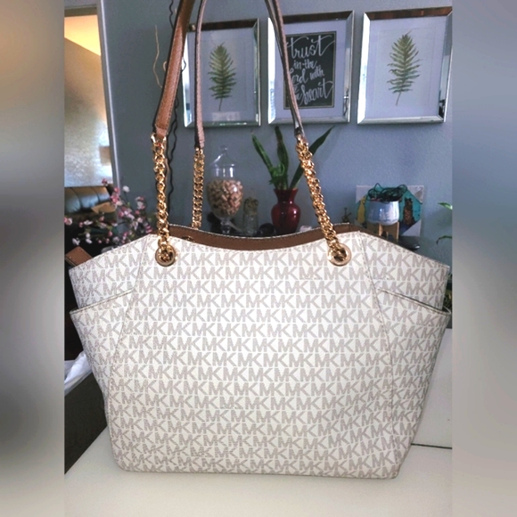 Michael Kors Jet Set Vanilla Shoulder Bag in Very Good Pre-loved Condition! - Picture 2 of 7